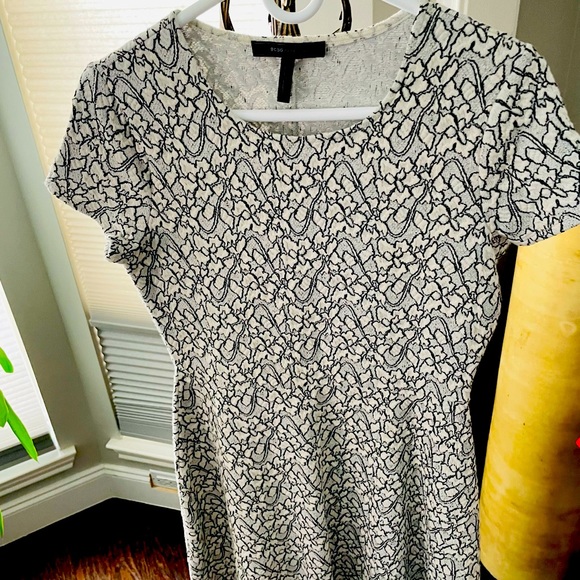 BCBG MAXAZRIA beautiful drees mint condition - Picture 2 of 4